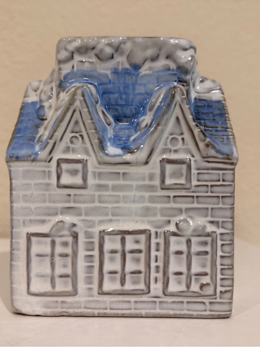 Giftco Ceramic Snowy House Vase Planter
